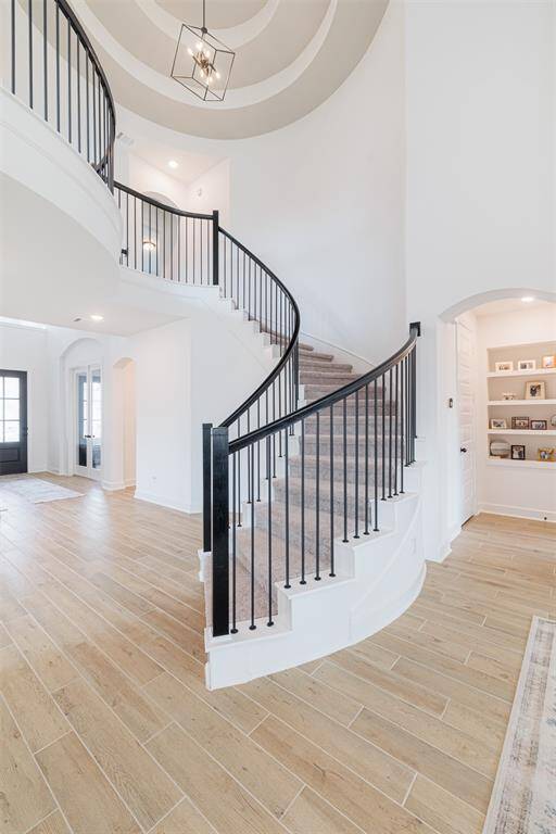 Curved staircase at the rotunda with wrought iron spindles.