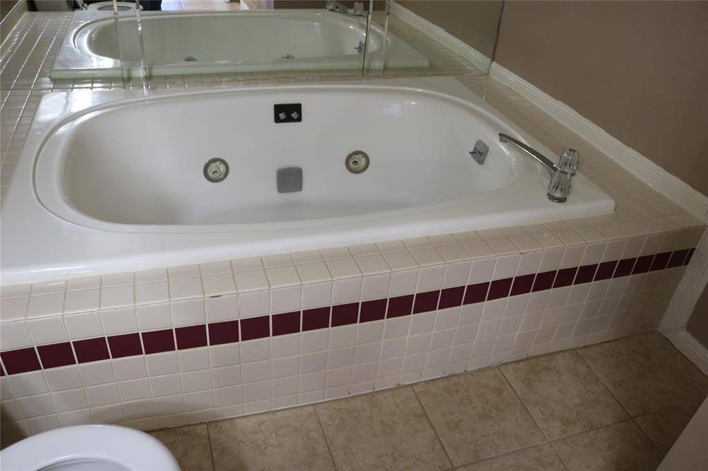 Garden Tub Primary Bedroom
