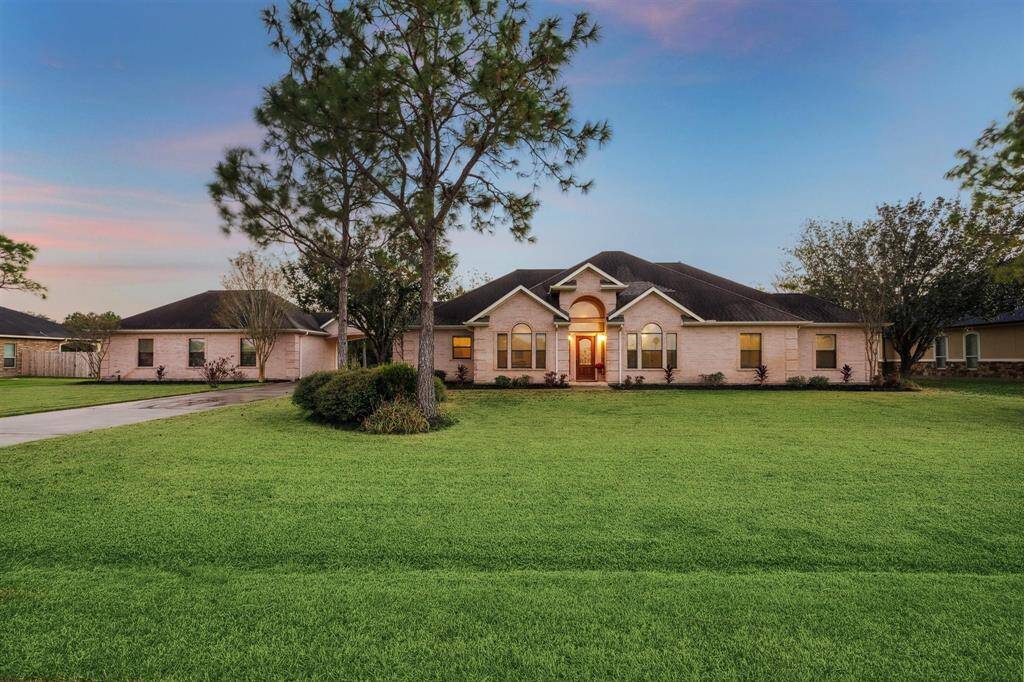 Welcome to 327 Lago Circle N in the gated community of Lago Santa Fe.