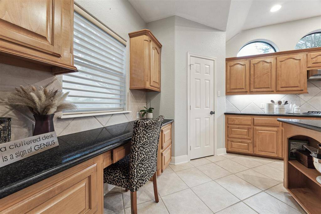 Check out the convenient desk area to keep everyone organized.
