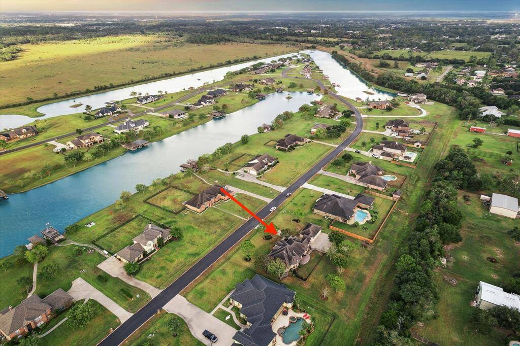 Aerial view of this unique neighborhood!