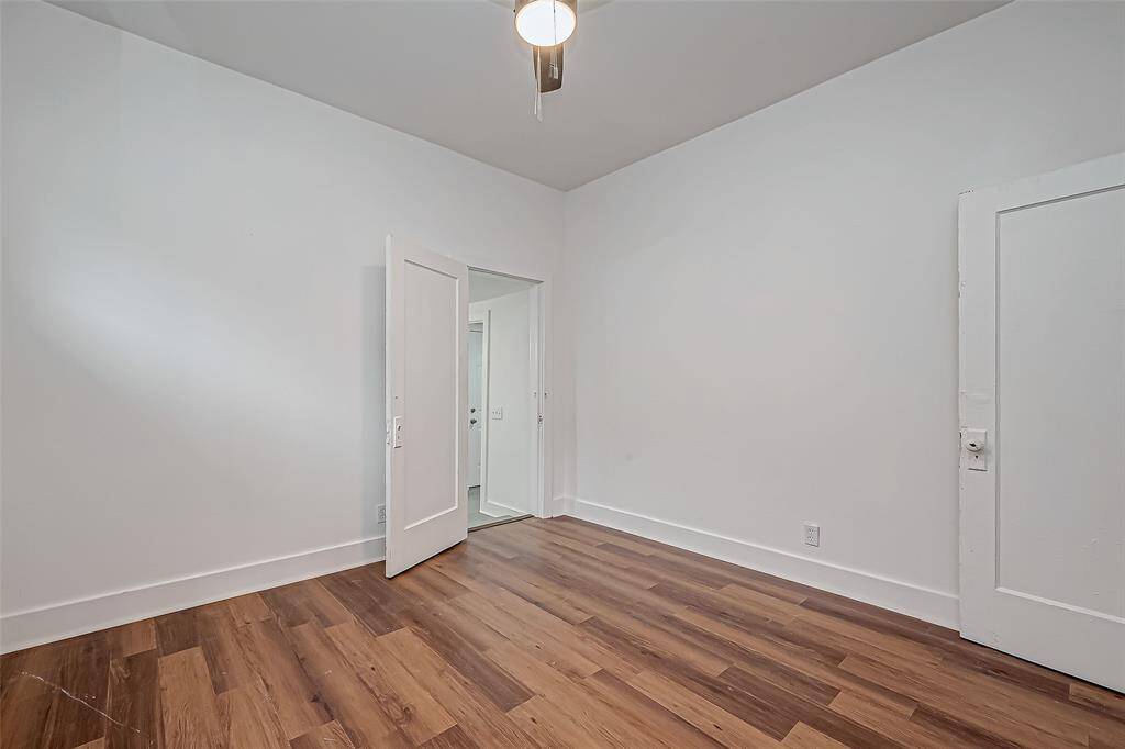 From this perspective, the size of the room is even more apparent, providing plenty of layout options. Whether styled minimally or with statement pieces, the neutral tones and abundant light allow for endless design possibilities.