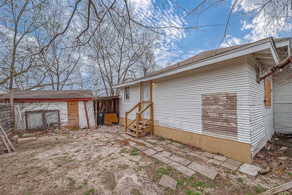 From this angle, the full scope of the backyard is visible, emphasizing its versatility. With ample room to create anything from a relaxing lounge space to an active play area, the potential for personalization is limitless.