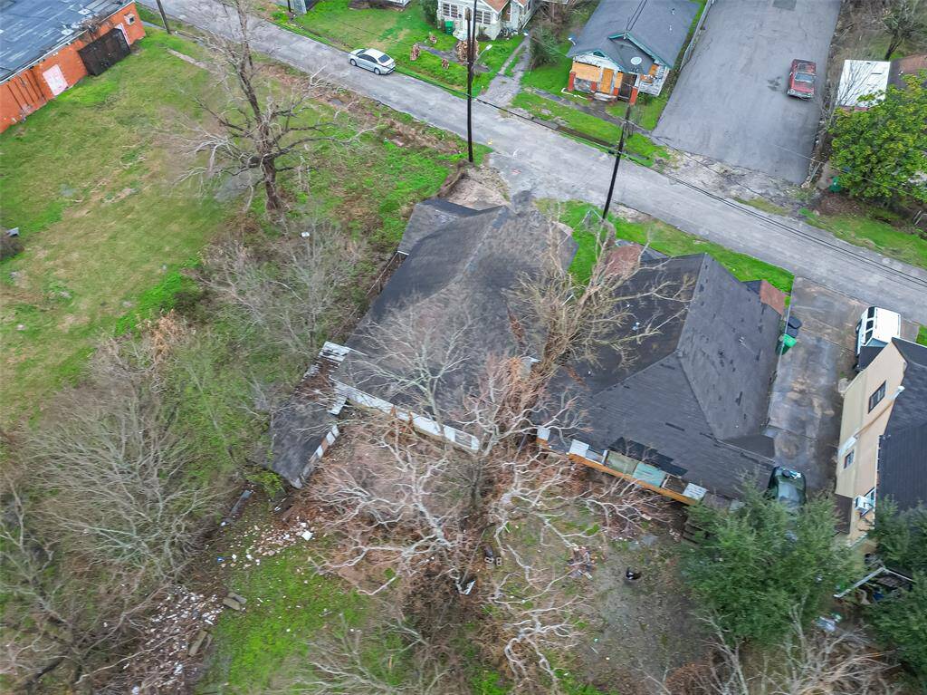 Looking from above, the home’s placement on the lot is evident, offering a balance of structure and open space.