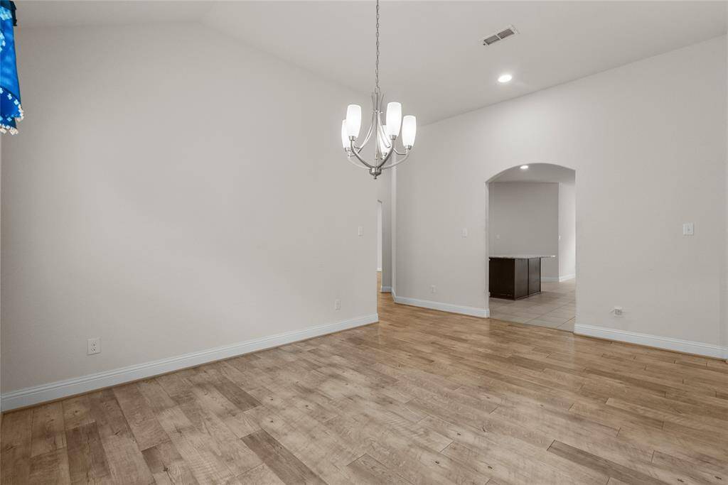 Elegant Dining Space: Ready for Entertaining