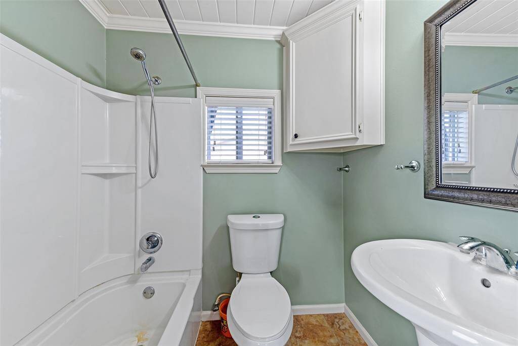 Full Bathroom