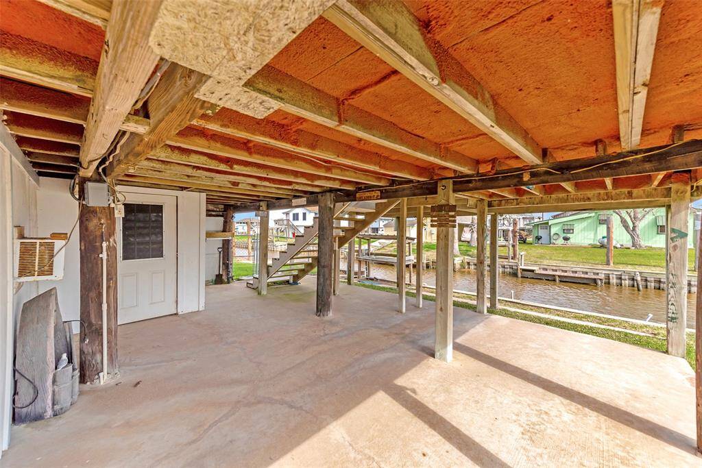 Area under the house.  Door is the Utility area with washer/dryer connections and a full bathroom.