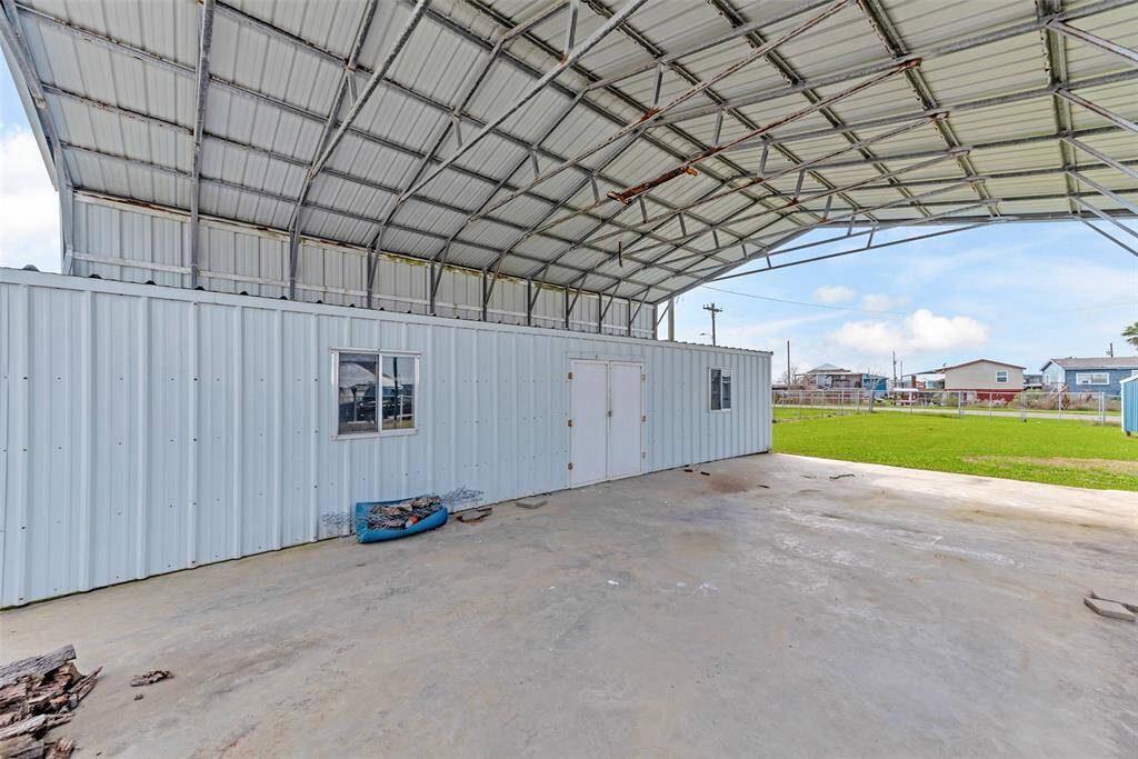 Large covered parking/RV parking, and large storage area