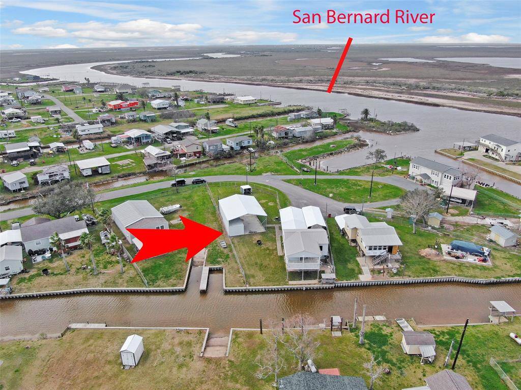 Just minutes to the San Bernard River