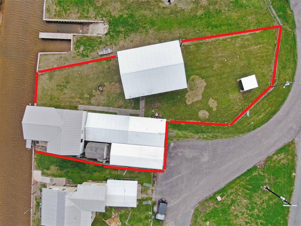 Arial photo of the property with approximate boundary lines