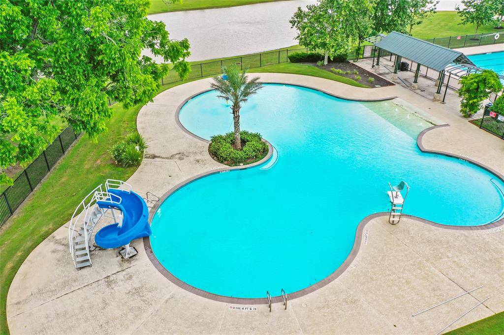 Smaller pool adjacent to the larger pool with a view of the lake.