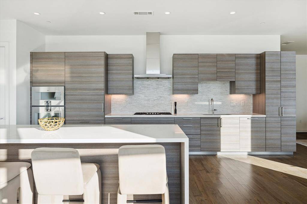 The kitchen also features under cabinet lighting, breakfast bar, and a pantry for more storage.