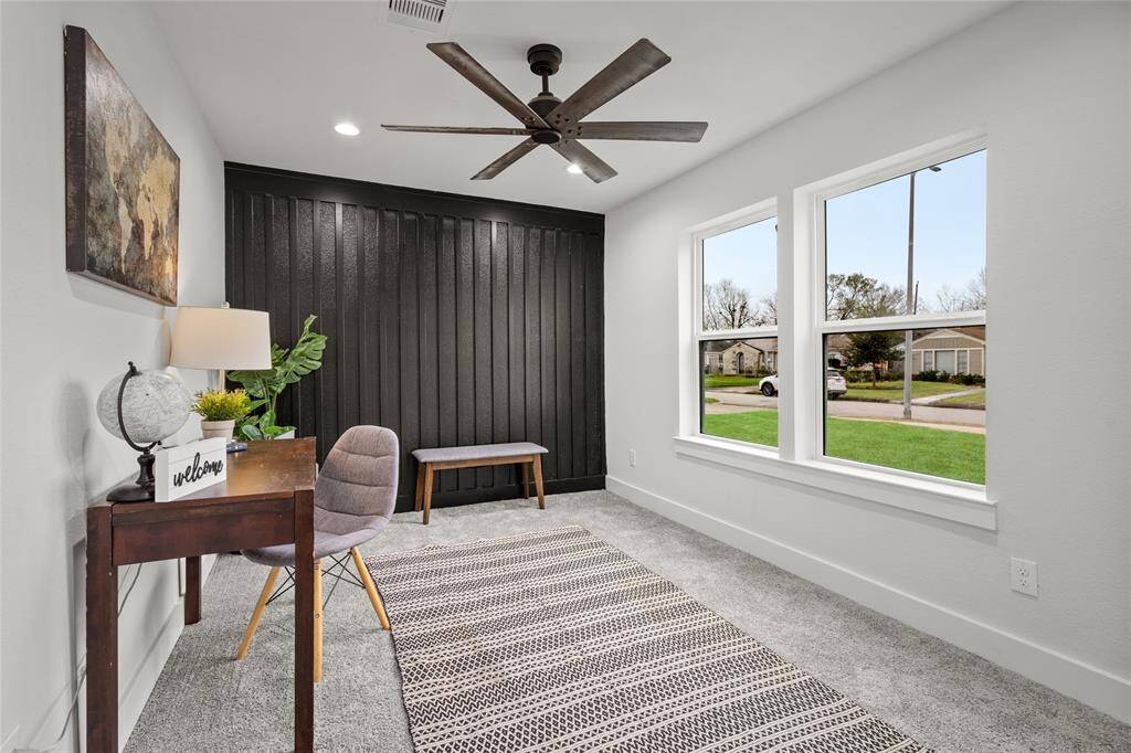 Your Very own OFFICE! can be used as guest room too!