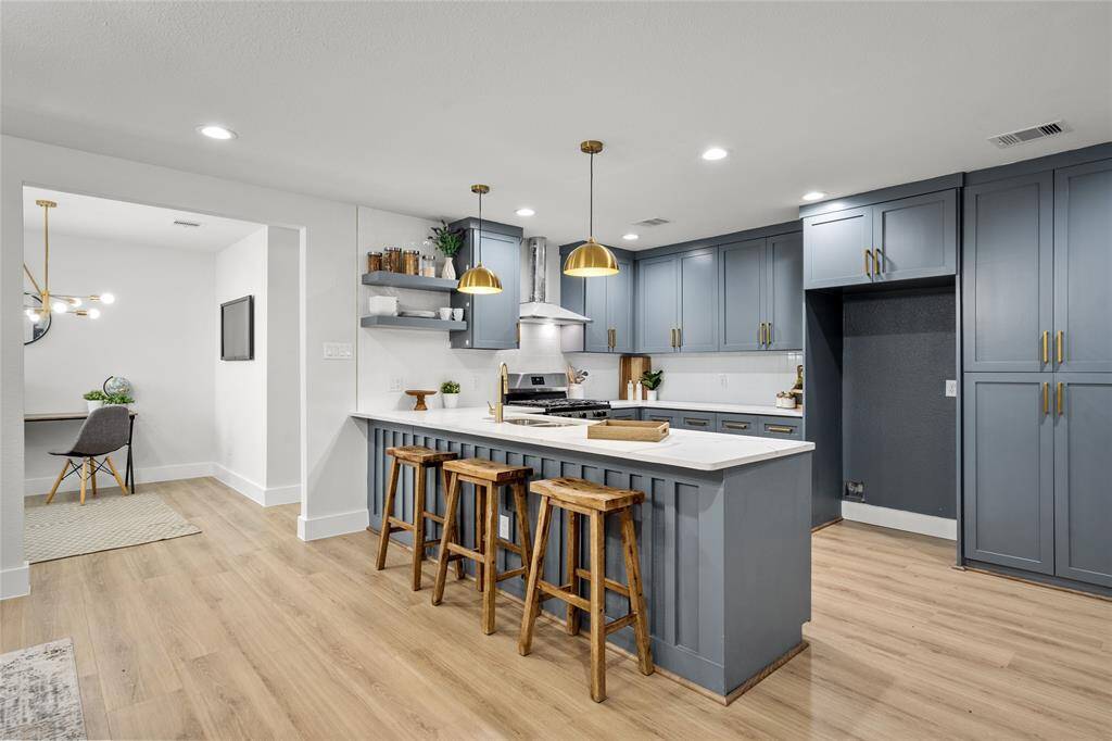 Spacious countertops! Great for Entertaining