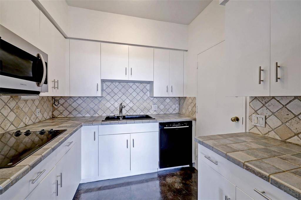KITCHEN VIEW 2