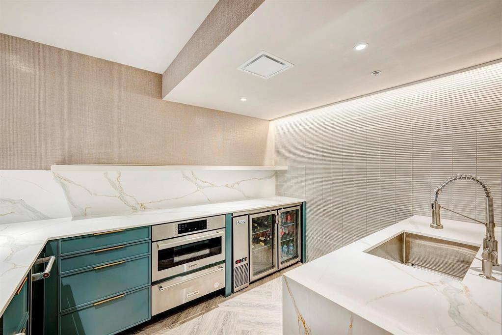 FULLY EQUIPPED CLUB ROOM KITCHEN