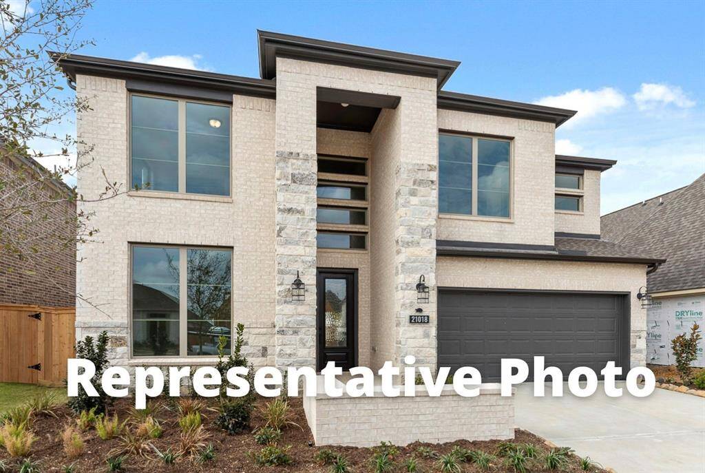 Westin Homes NEW Construction (Alden IX, Elevation C) CURRENTLY BEING BUILT. Two story. 4 bedrooms. 3.5 baths. Spacious island kitchen open to informal dining room and family room. Study on first floor. Primary suite with large walk-in closet. Three additional bedrooms, spacious Game room, and media room on second floor. Covered patio and 2 car garage.