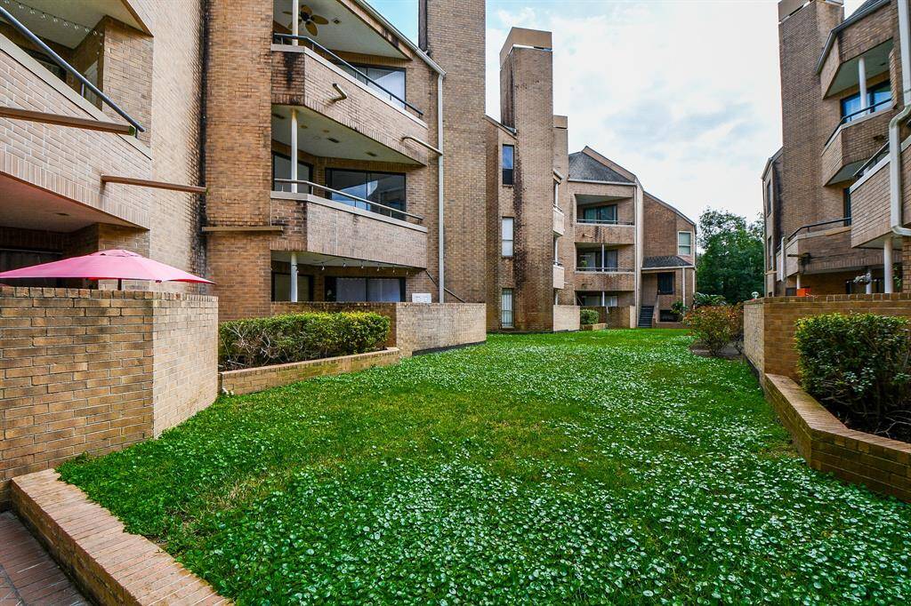 Verdant green 'carpeting' and meticulously maintained grounds offer picturesque outdoor views.