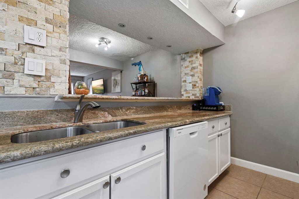 A double sink and a breakfast bar are great features of this kitchen.