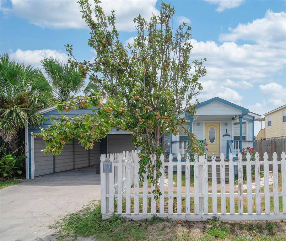 Welcome to 6317 Heards Lane, a charming Galveston cottage located in Hollywood Heights.