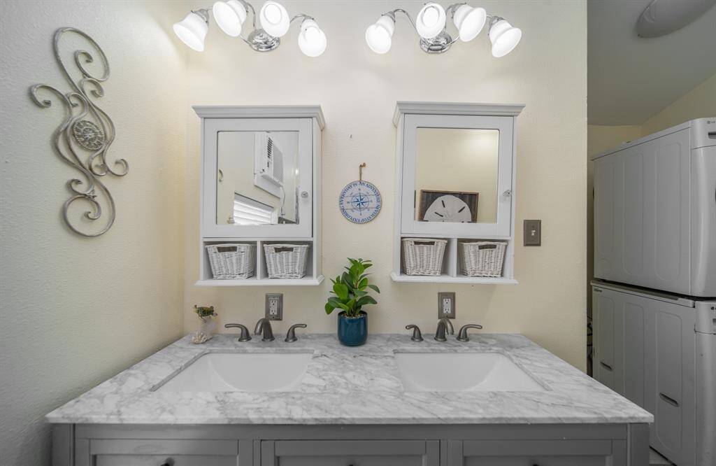There's space for more than one to get ready each day with this dual sink vanity.