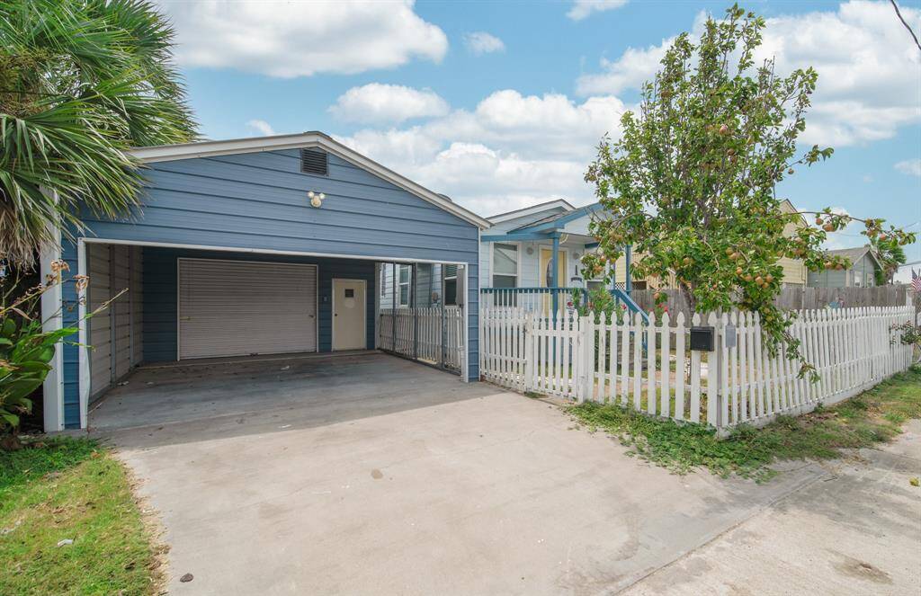 A garage is preceded by a covered carport, allowing 3 cars to rest protected from the elements. Additional space at the front of the driveway allows for additional cars to be parked.