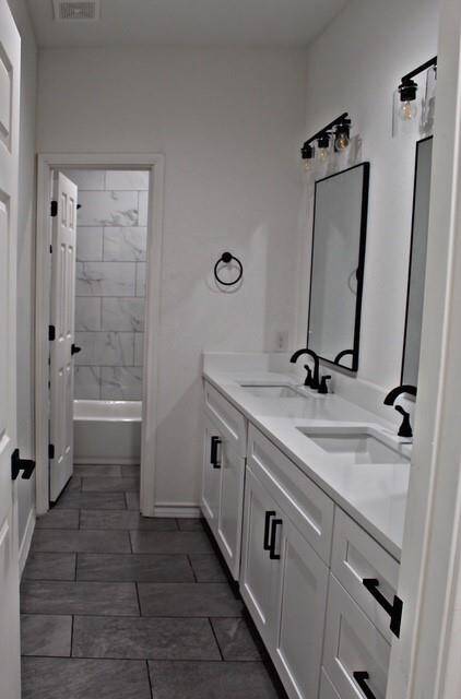 Bathroom 2 Tub