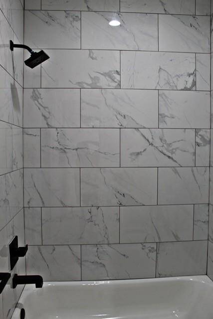 Bathroom 2 Tub