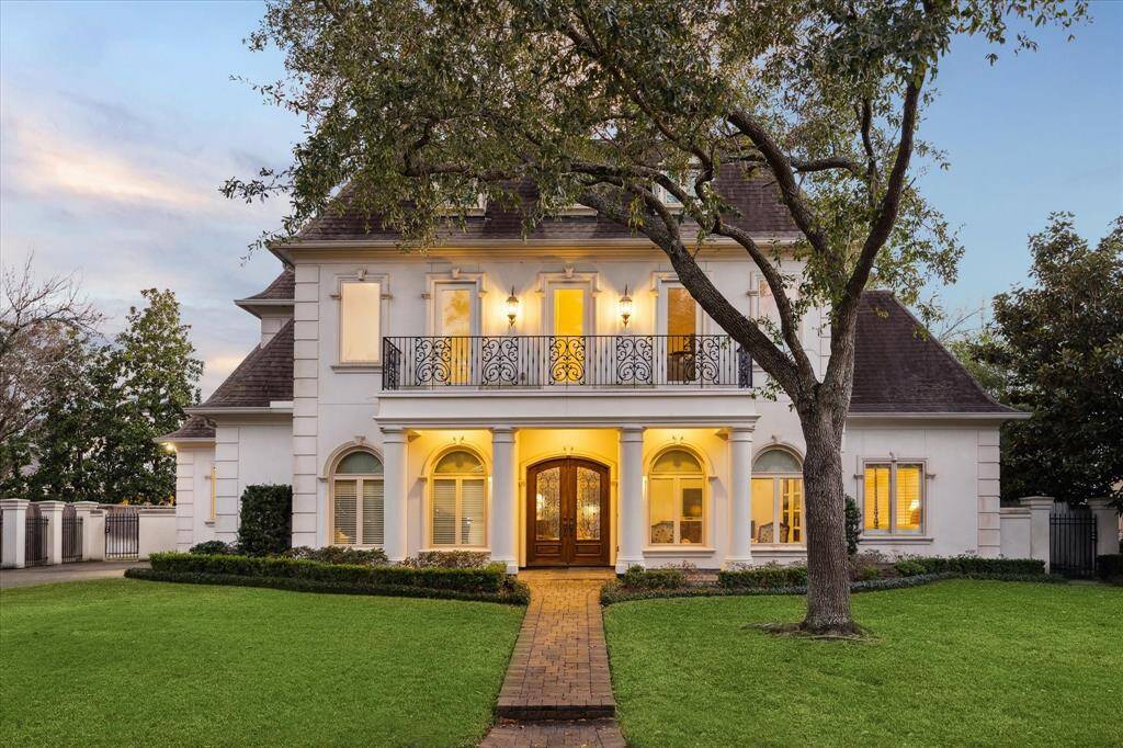 Exquisite custom French residence located within the gated/guarded Stablewood subdivision. This carefully designed home is located on the beautiful Stable Crest Boulevard and features first floor Primary Bedroom, additional Guest Bedroom, Study, Living/Dining entertaining areas overlooking a grand manicured backyard and a spacious Kitchen/Breakfast area. An oversized Game Room and three Guest Bedrooms with en suite baths complete the second floor.