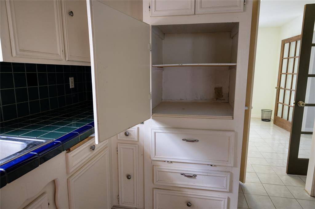 Kitchen - cabinets