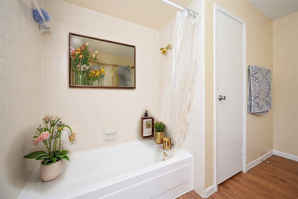 Get ready to relax in the primary bathroom with a combined shower/tub after a stressful day at work!