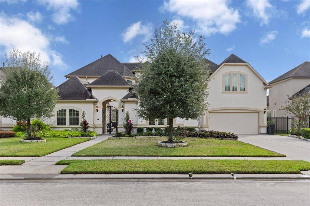 Exquisite curb appeal with elegant design.