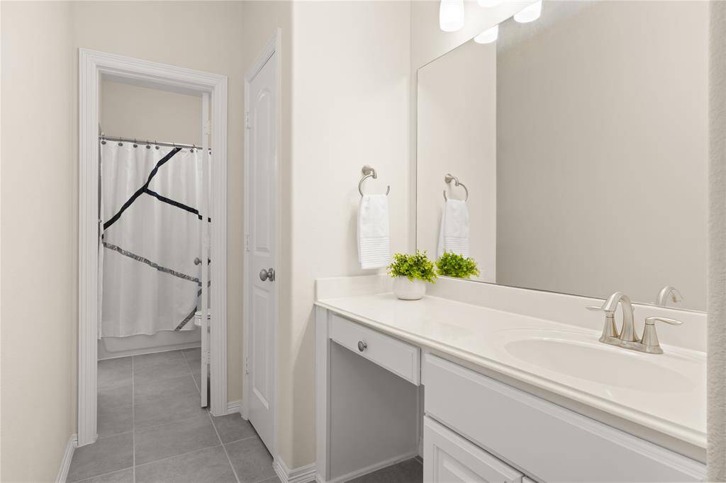 Ideal bathroom between two bedrooms, featuring private vanities and linen storage.