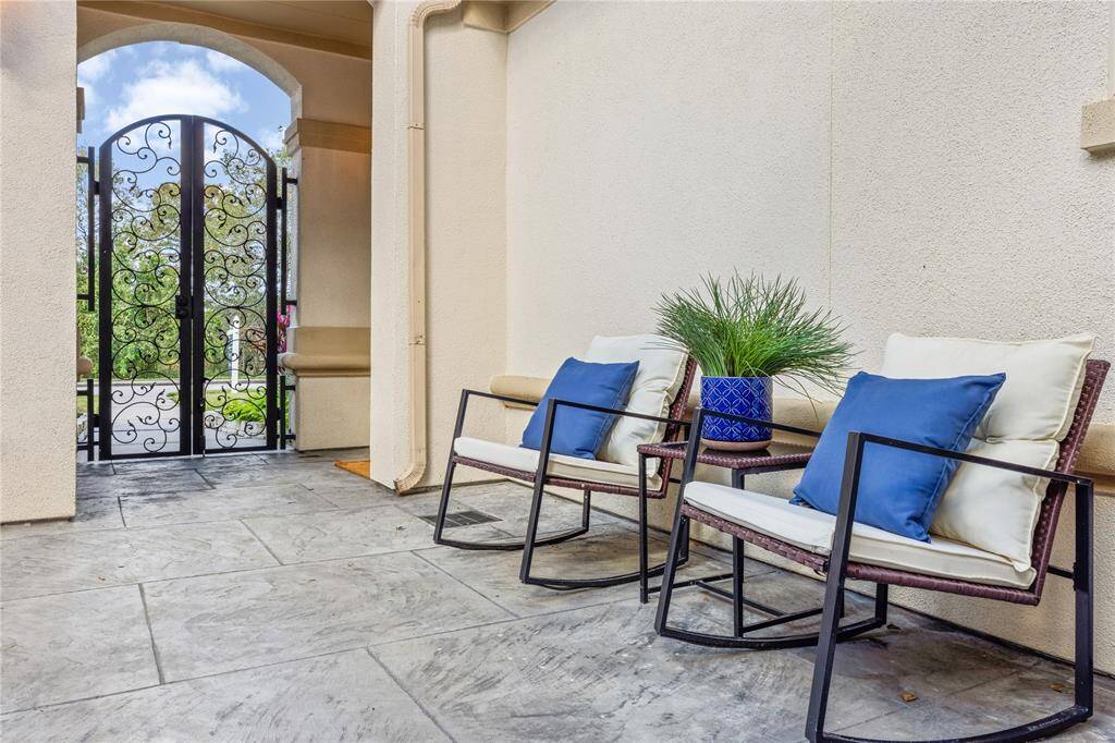 Discover endless possibilities in this expansive, customizable courtyard.