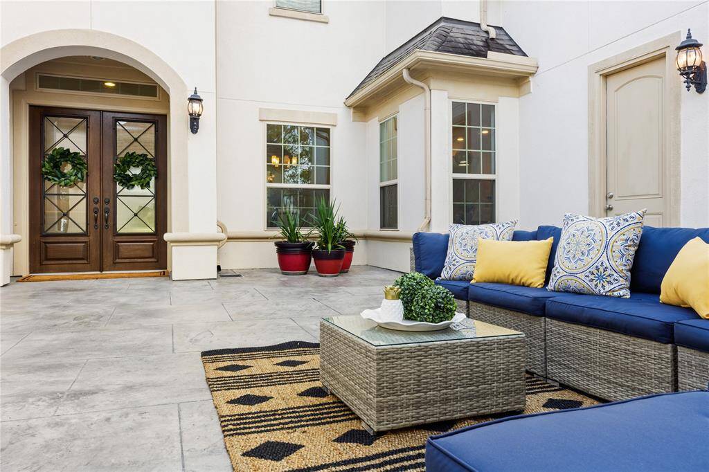 Create unforgettable moments in this enchanting private courtyard.