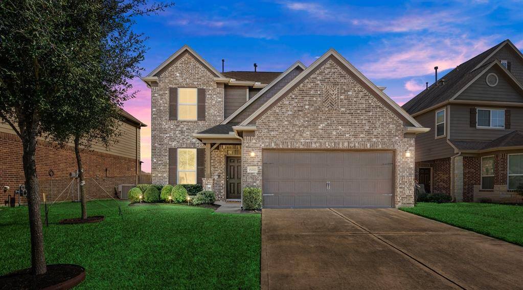 Welcome to this beautiful 4 bedroom 2.5 bathroom home in Grant Meadows.