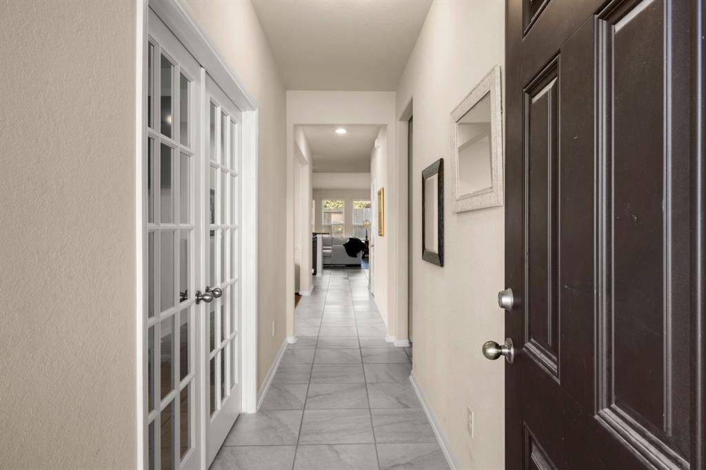 The wide gallery greets you at the entrance of the home.