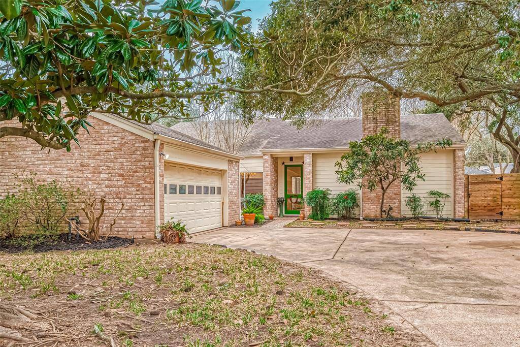Welcome home to 15611 Creekhaven Drive!