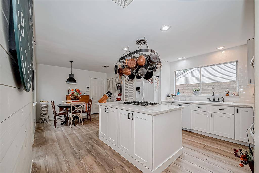 Kitchen and breakfast room