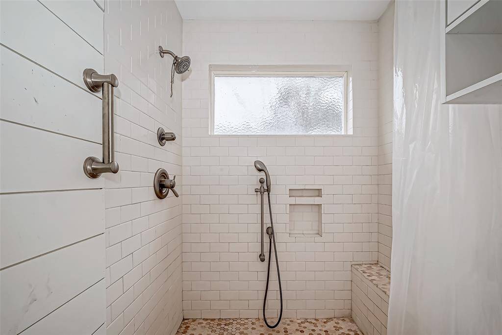 Bath 2 with large shower