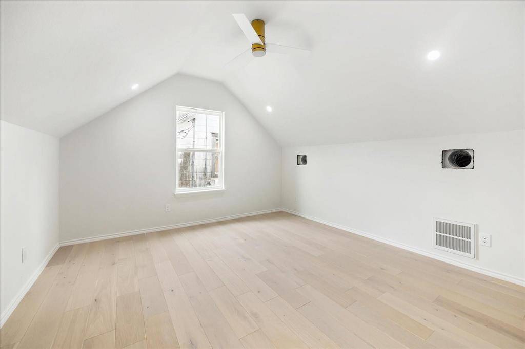 2nd floor bedroom perfect for flexspace or office