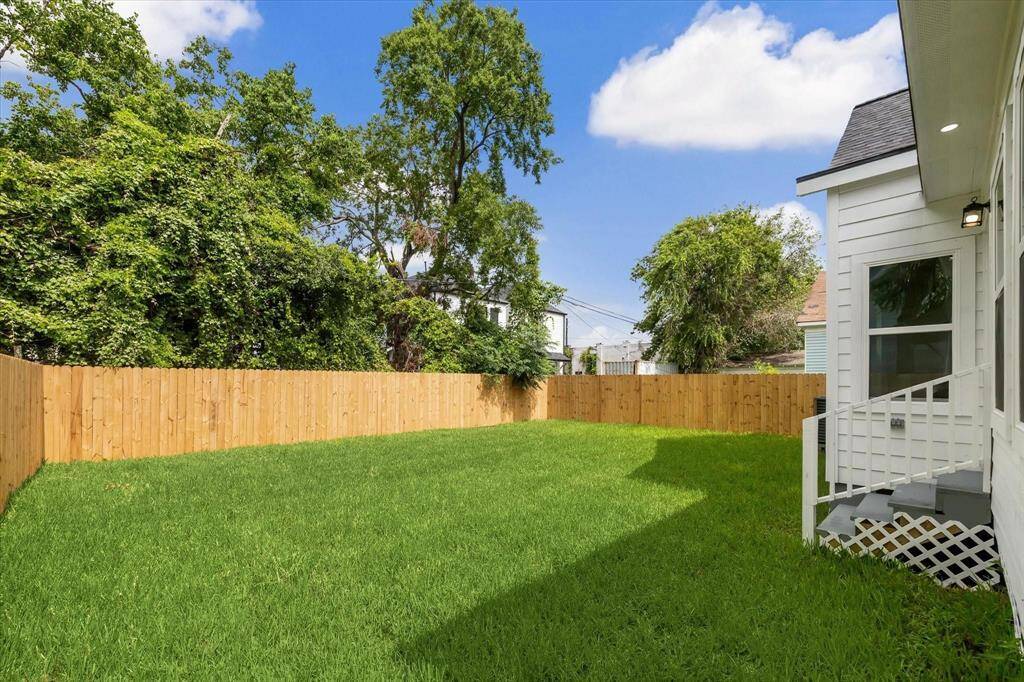 Large backyard perfect for entertaining