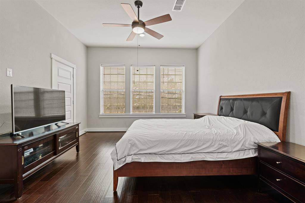 Second floor - Primary bedroom