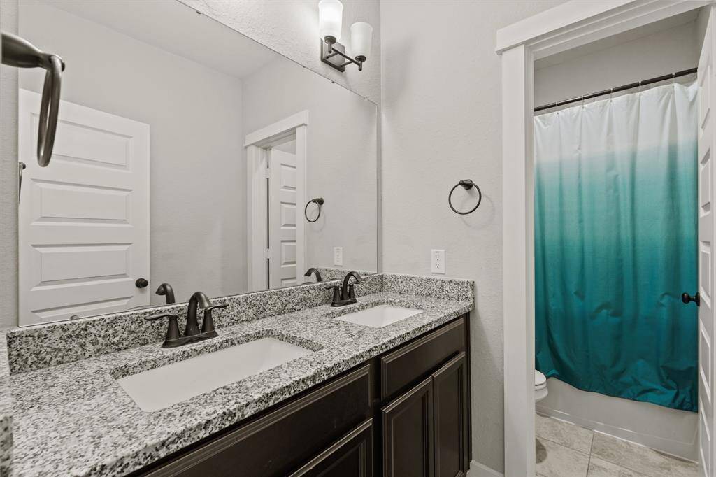 Third floor - Full-bath
