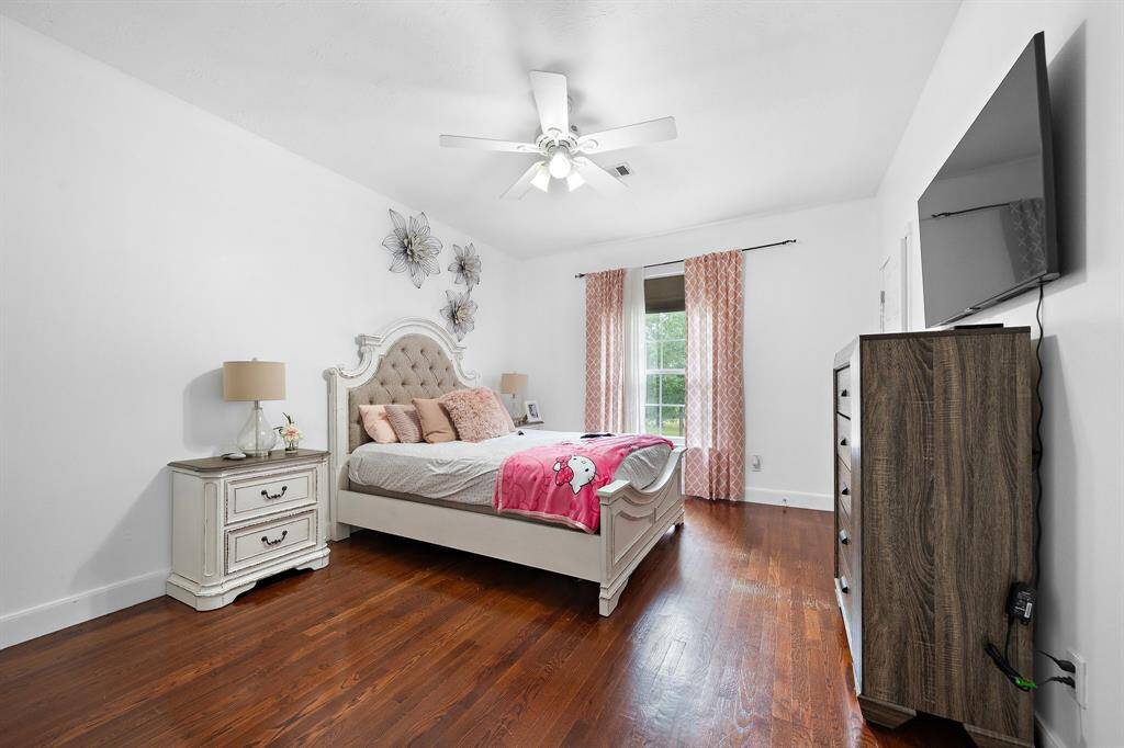 Comfortable bedroom with a serene atmosphere and natural light