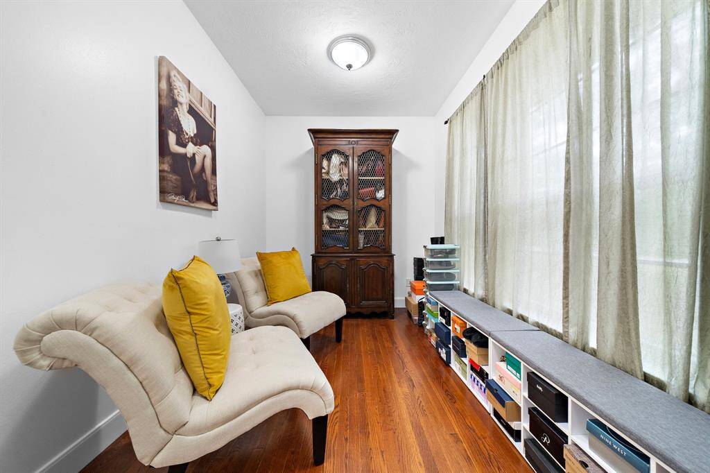 Cozy room with large windows and a quiet ambiance