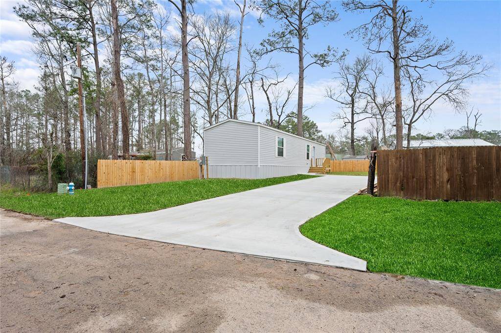 Concrete Drive, Fenced, Skirted brand new Mobile.