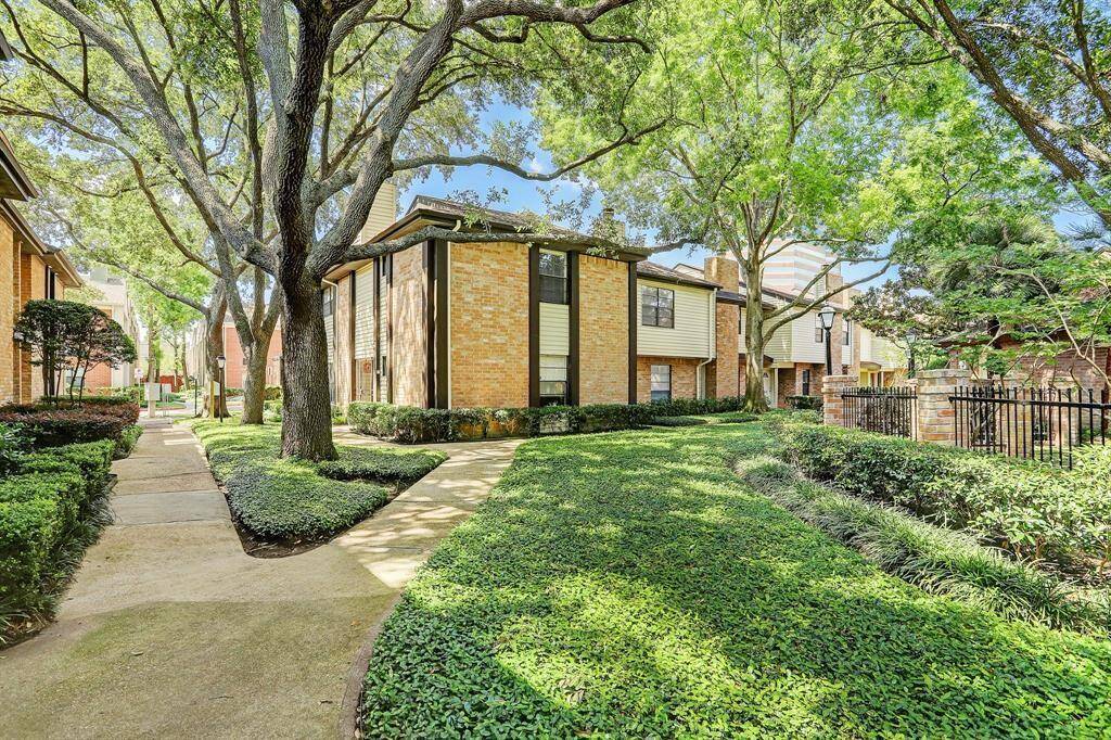 The condo is situated in the serene community of Greenfield Oaks making this home an idyllic escape from the city.