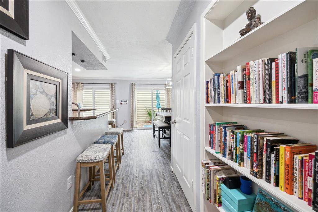 From the living room, this hallway leads you towards the kitchen and the dining area. A built-in book case allows for additional storage and decor!