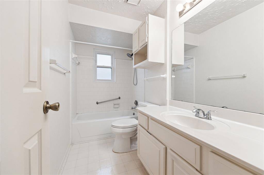 Hall guest bathroom